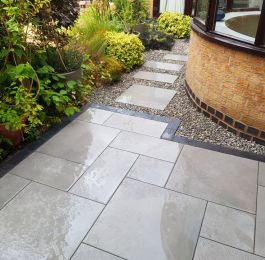 This was a nice little job we've done in West Bridgford.  Porcelain paving with a clay brick edge. : Click Here To View Larger Image