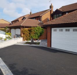 Lovely driveway in Nottingham. Limestone sett edgings with black tarmac and Porcelain paving to the front door.: Click Here To View Larger Image